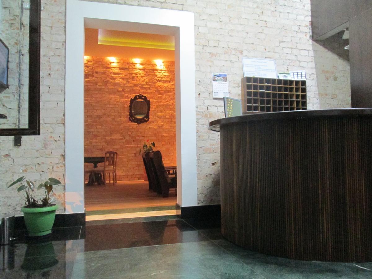 Central Palace Hotel 卡斯特罗 外观 照片